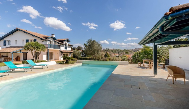 Family villa with pool, walking distance to the beach