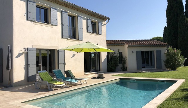 Family villa with pool between Alpilles and Luberon/In the heart of Provence