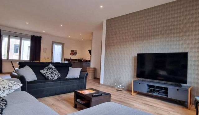 FAMILY VILLA WITH PRIVATE POOL in BEZIERS