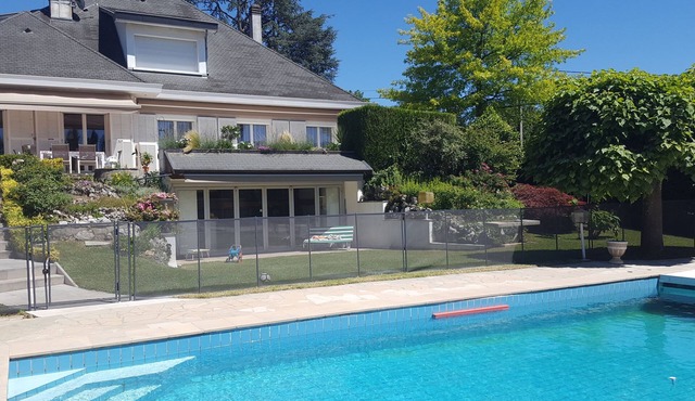 Family villa with swimming pool 10 minutes from Lyon