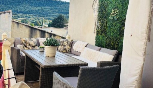 Family village house Sablet