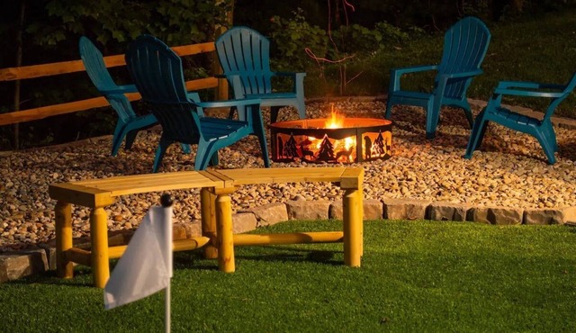 Family Weekend Retreat~Hot Tub~Game Room~Putt Putt