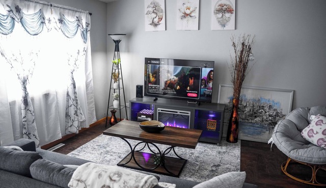 Family & Work-Friendly, Backyard & Garage, Near Sanford & West Acres, Breakfast