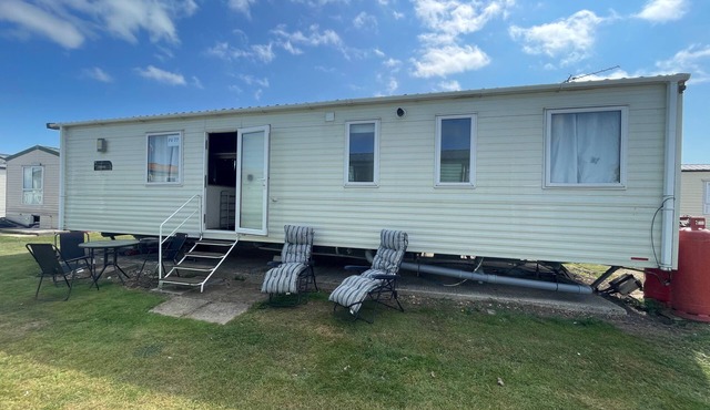 FamilyCaravan-SeaView-Garden-Ensuite-NearBeach