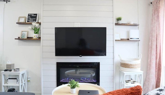 FamilyFriendly Modern Cottage by Moonlight Beach