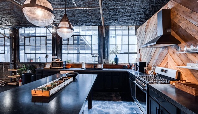 Famous CNBC's CashPad - Luxe Warehouse in Downtown Dallas