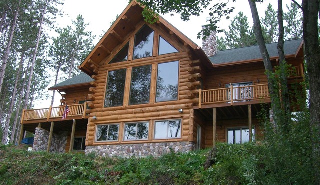 Famous Edgetts Lodge on Pine River Sleeps 30 in Luxury