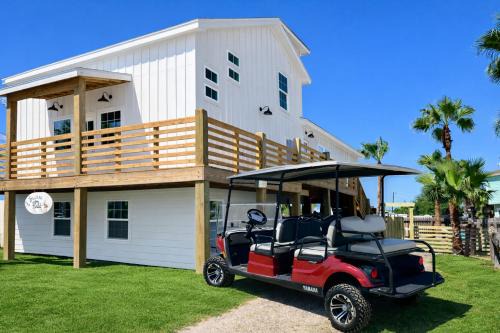 Famous Port A Pelican House Stunning NEW construction Walk to Marina & Bars