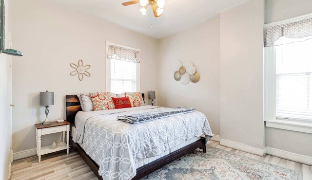 Fan District Gem | Walk to VCU | King Bed| Parking