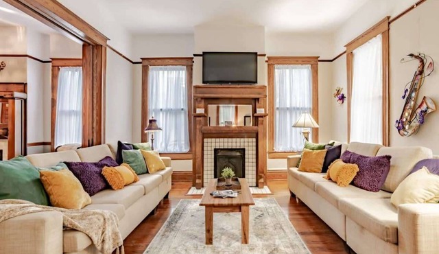 Fancy&Foosball! Central Location-Historic Grandeur