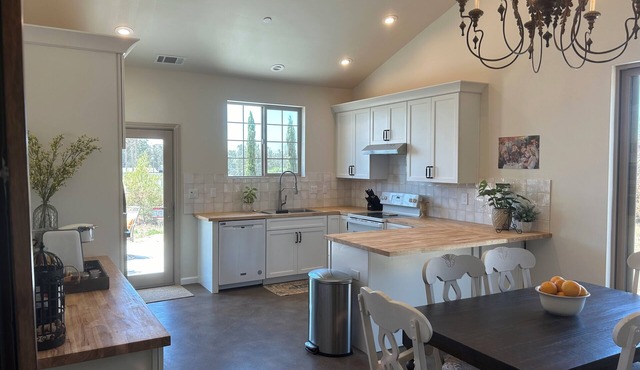 Fancy French Country cottage with large outdoor area & A/C in Sunny Nipomo