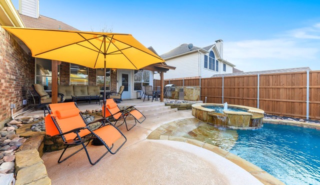 Fancy home in Frisco-Heated spa &pool BBQ Gameroom close to DFW sleep 10-14