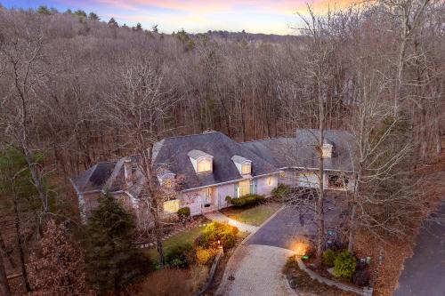 Fancy Poconos Castle Indoor MEGA 10plus Hot Tub