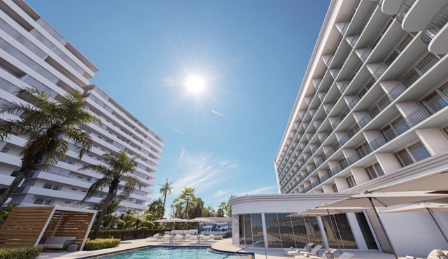 Fancy Queen Beds w/Onsite Pool & Beach Access