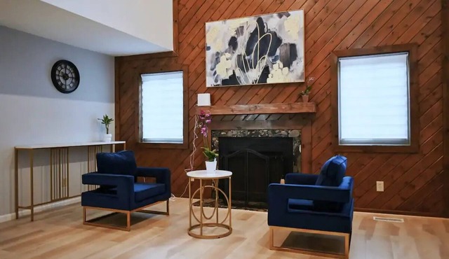 Fancy retreat near Bridge Park: 3BR/2.5BA/2 Car Garage