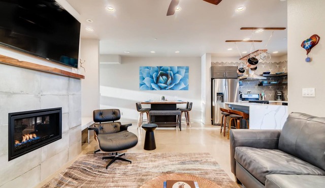 Fancy Townhome near Old Town, Breweries and River!