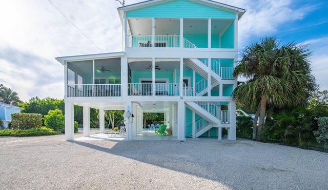 Fandango - private pool This is a pet friendly home. A pet fee and approval of your pet is required.