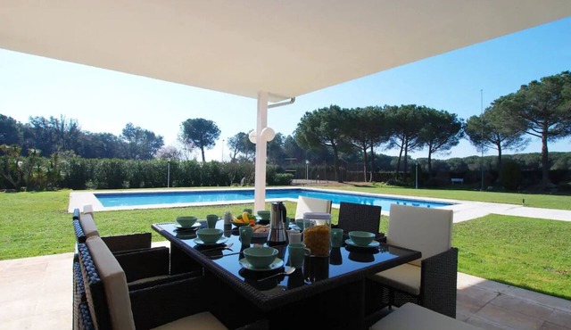 Fantástica casa con piscina, Padel y 10.000 m2 de jardín privado