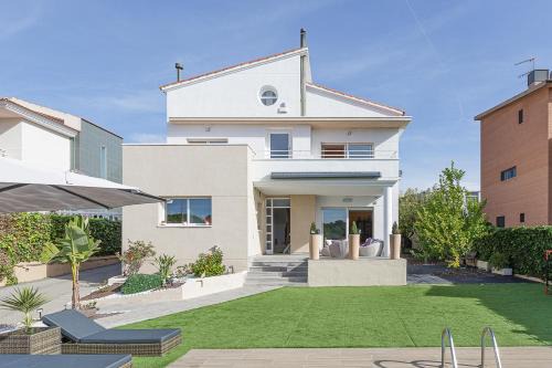 Fantástica casa en alquiler con piscina en Vilanova i la Geltrú