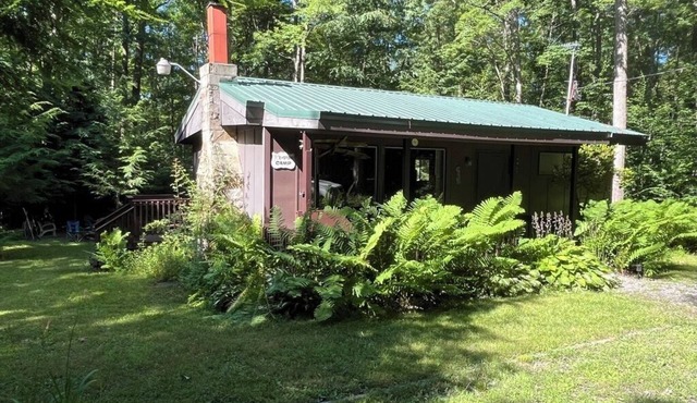 Fantastic 2-bedroom cabin in Black Moshannon State Park. Only 20 mins from PSU!