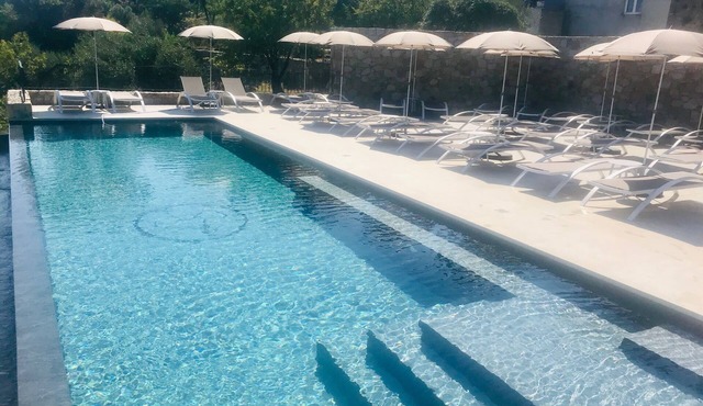 Fantastic apartment with sea view, pool and private terrace
