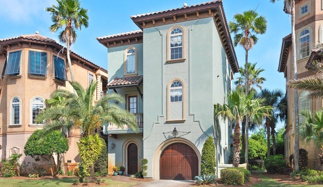 Fanta Sea~ 3Br/3Ba ~ Minutes to the beach ~ Private Home