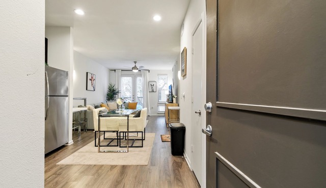 Fantastic 1-bedroom apartment with AC in charming Plano- King bed