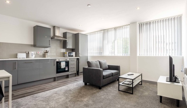 Fantastic 1 Bedroom Yeadon Apartment