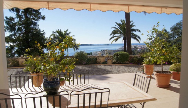 Fantastic 180° sea view, charm of bygone days, space and confort