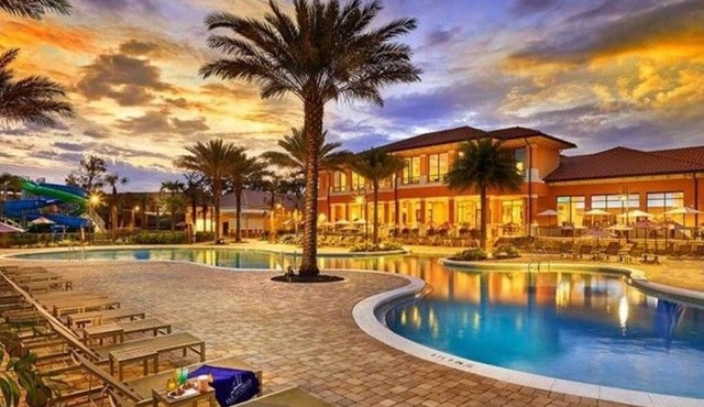 Fantastic 1900sq, 3 Mi to Disney, New POOL/Water Slide, Free parking/WiFi