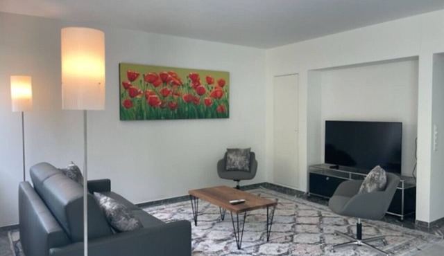 Fantastic 2 BD flat: quite, sunny, central (Duke1)