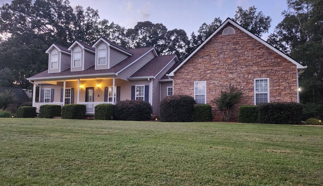 Fantastic 2-bedroom basement apartment in charming Fayetteville