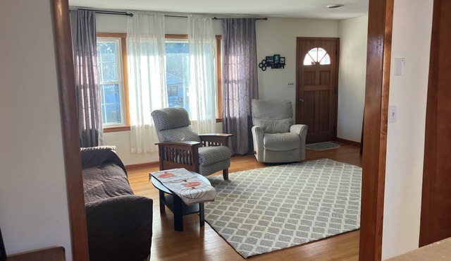 Fantastic 2-bedroom apartment with deck and yard in Severn