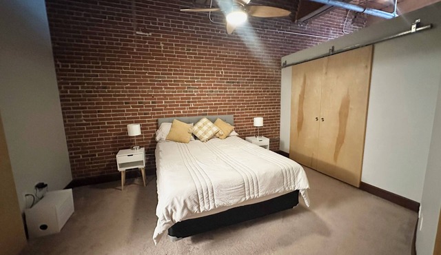 Fantastic 2-bedroom condo with private Balcony