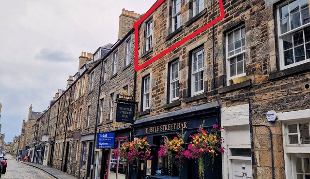 fantastic 2 bedroom on a bohemian street in Edinburgh's New Town