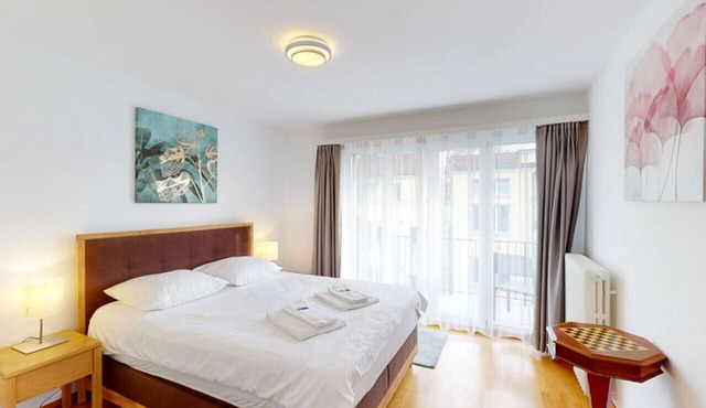 Fantastic 2 BR flat near to the lake (D10)