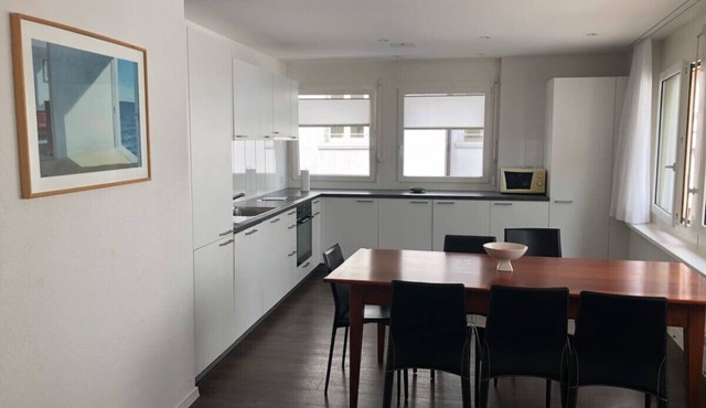 Fantastic 2BR executive flat 100sqm (Mainau 6)