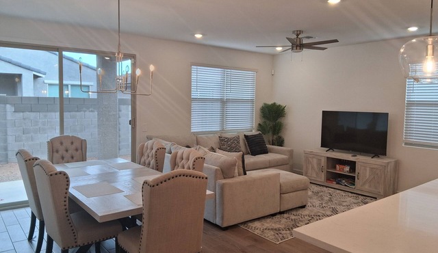 Fantastic 3-bedroom, 6 beds! house with AC in Sun City West