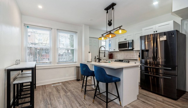 Fantastic 3 bedroom, 1.5 bath Townhouse located in the heart of Elmwood Park