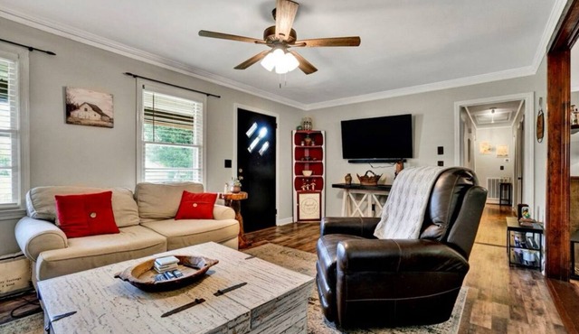 Fantastic 3-bedroom house with AC in Simpsonville located off I-385