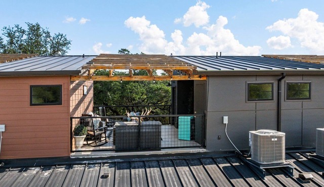 Fantastic 3-bedroom, modern townhome located near downtown Stephenville!