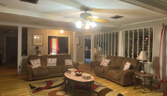 Fantastic 3-bedroom house with AC in SaltillonCharming Southern Retreat –