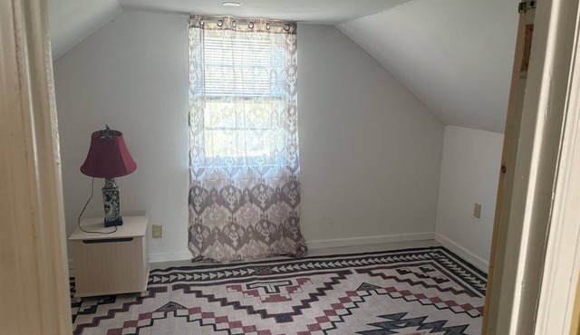 Fantastic 3-bedroom house with AC in cool Syracuse