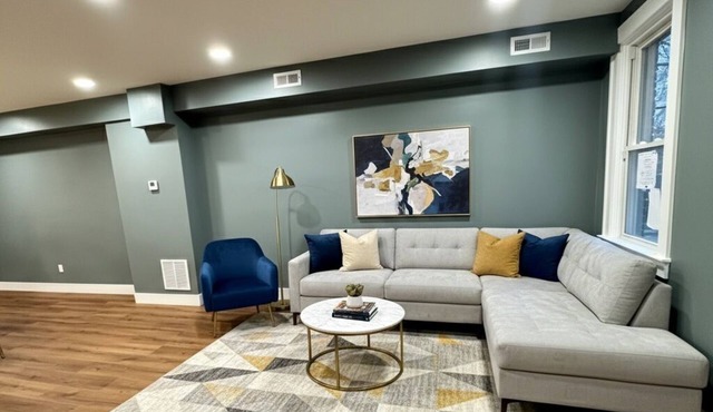 Fantastic 3-bedroom townhome with AC in vibrant Baltimore
