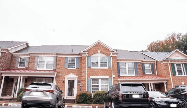 Fantastic 3-bedroom townhome with in Springfield