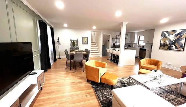 Fantastic: 3 BR/2 BTH - Modern Stylish Home
