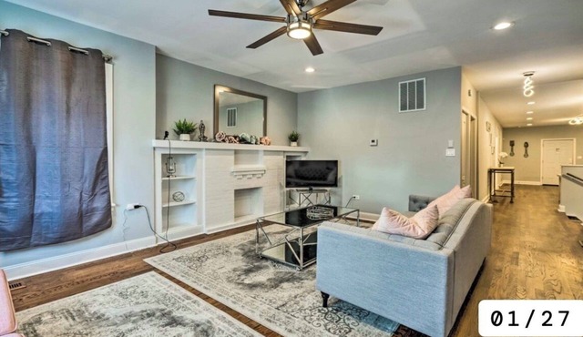 Fantastic 4-bedroom apartment with AC in charming Chicago