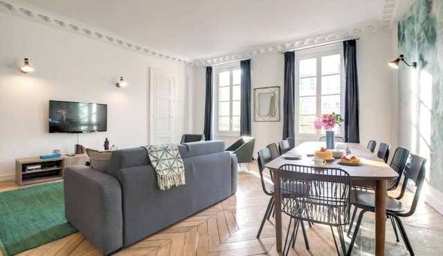 FANTASTIC 4-BEDROOM APARTMENT WITH AC IN CHARMING PARIS