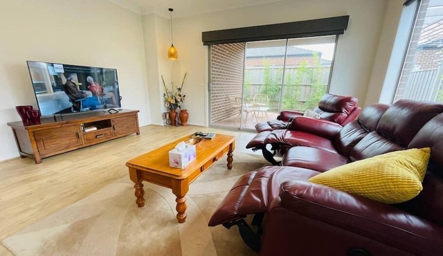 Fantastic 4 bedroom family entertainer@Clyde North