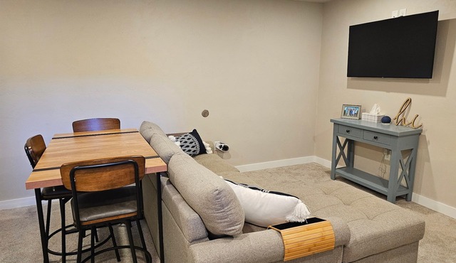 Fantastic 4-bedroom house with AC in charming Oshkosh. Close to EAA